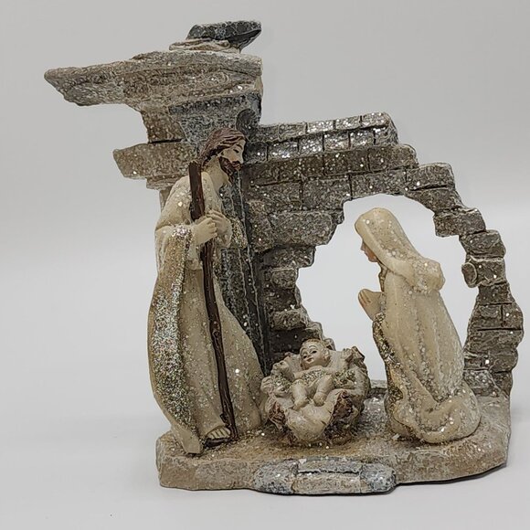 Nativity Scene Figurine With Holy Family And Stable Glitter Accents 7in Tall - Picture 2 of 11